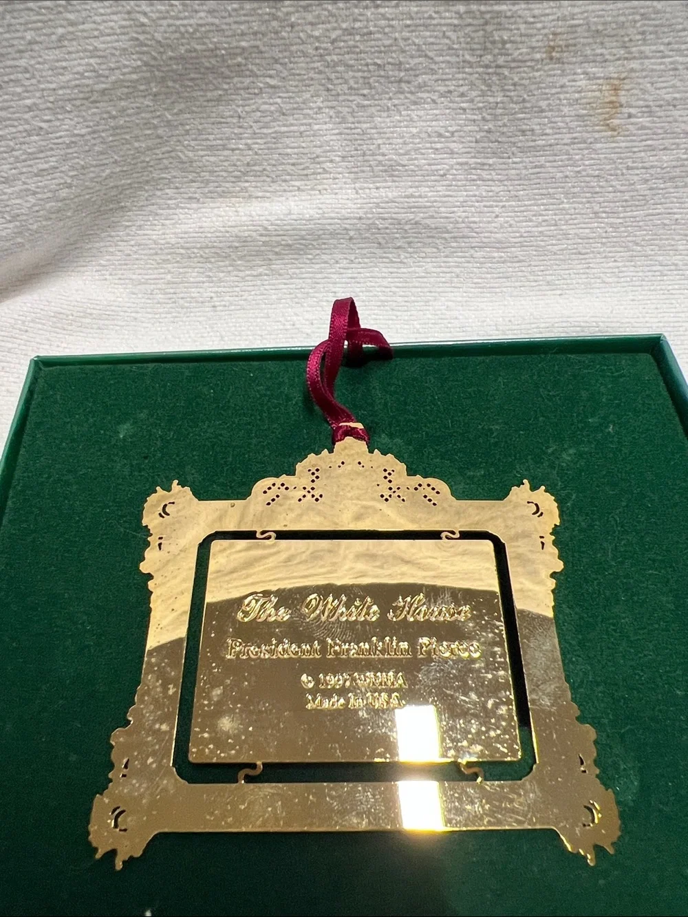 Gold Frame White House Ornament - Unbranded 1997 Vtg collection
